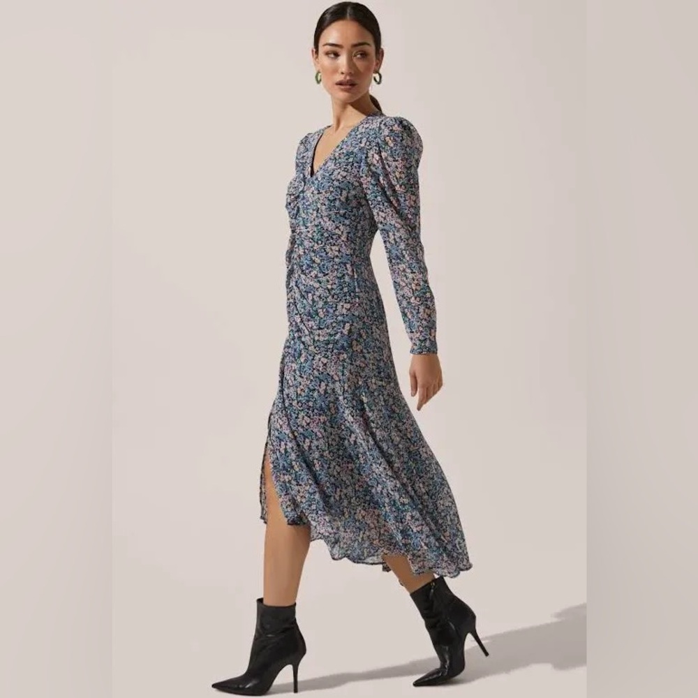 ASTR The Label Ruched Front Floral Midi Dress